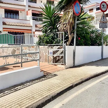 Cristianos Vistas Al Mar Y Cerca De La Playa
