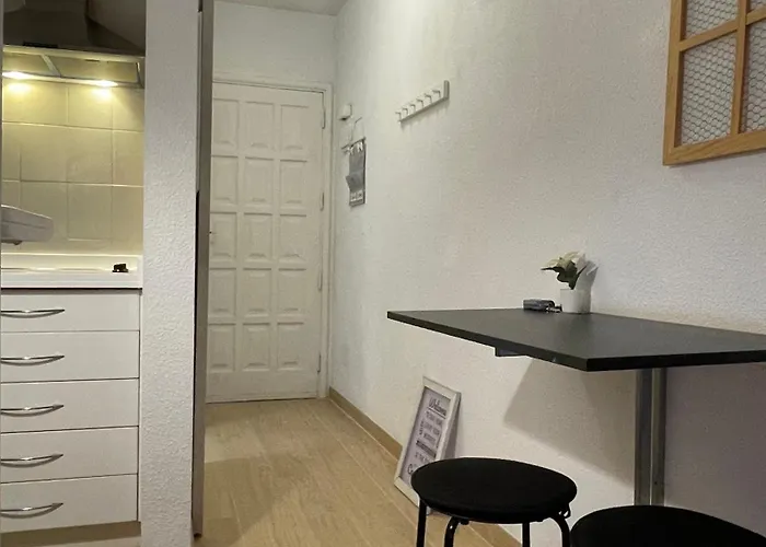 Cristianos Vistas Al Mar Y Cerca De La Playa *