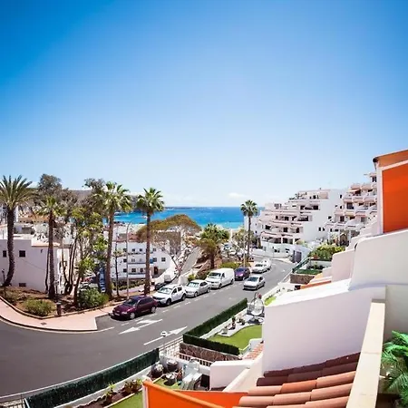 Cristianos Vistas Al Mar Y Cerca De La Playa