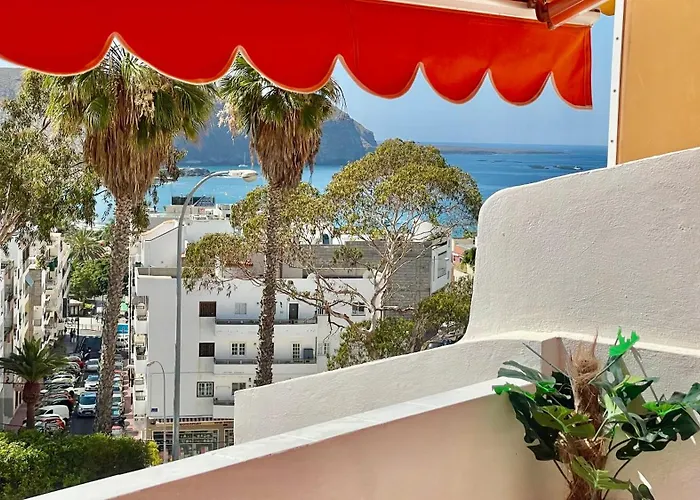 Cristianos Vistas Al Mar Y Cerca De La Playa * لوس كريستيانوس
