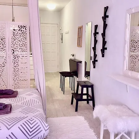 Cristianos Vistas Al Mar Y Cerca De La Playa Los Cristianos (Tenerife)