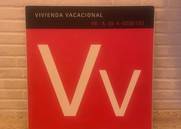 Cristianos Vistas Al Mar Y Cerca De La Playa *